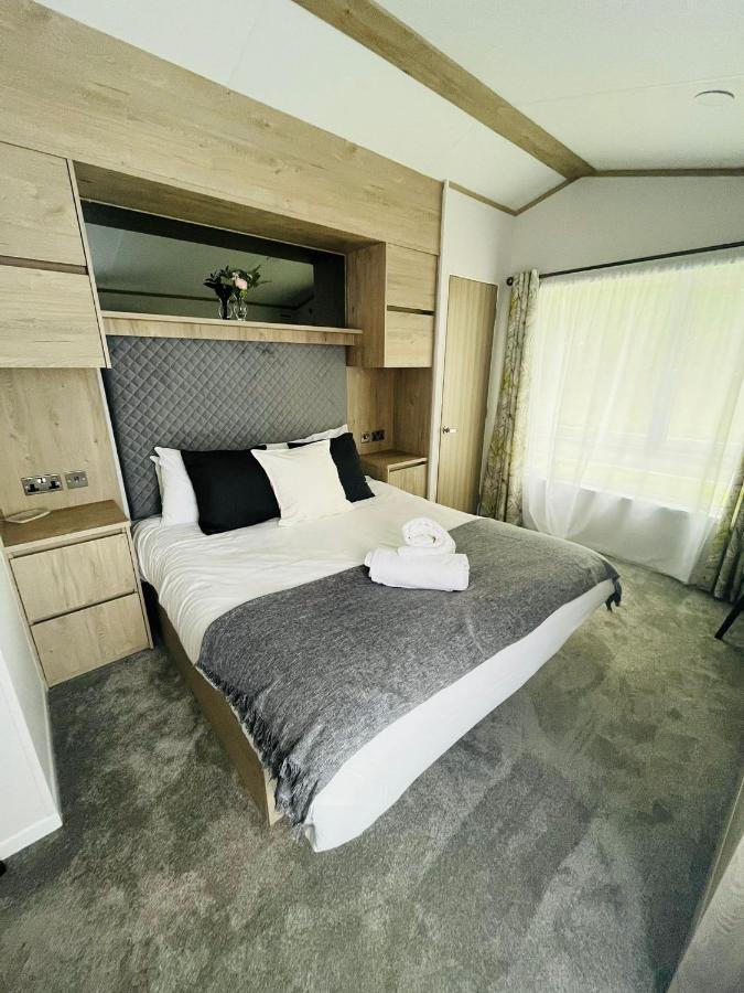 Fir Tree Lodge With Hot Tub York Exterior foto