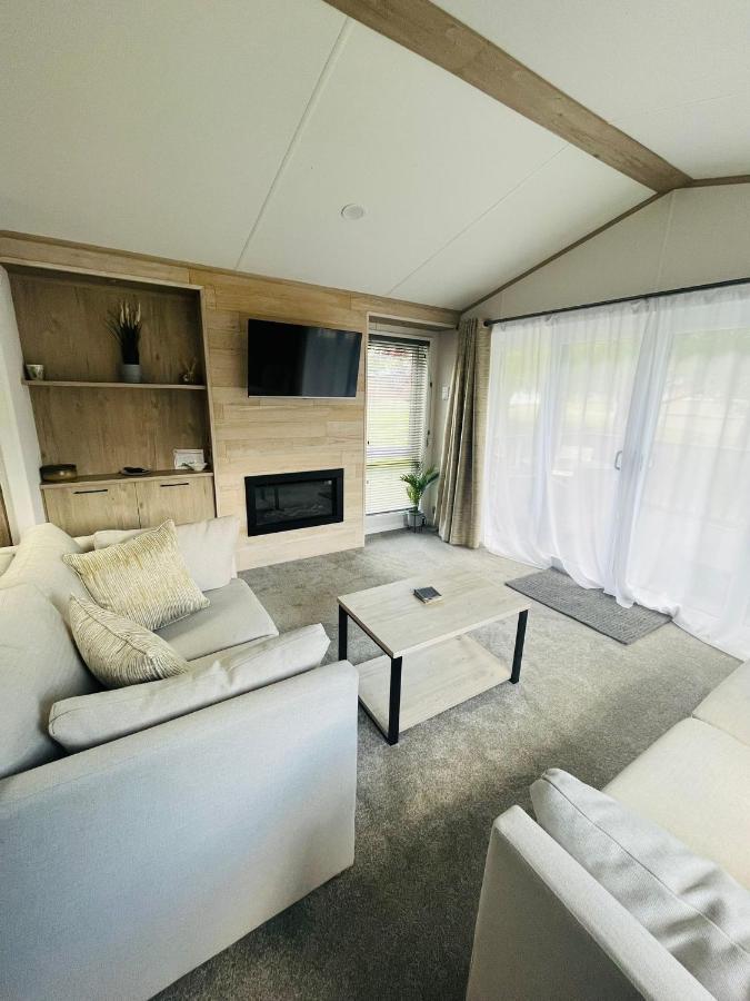 Fir Tree Lodge With Hot Tub York Exterior foto