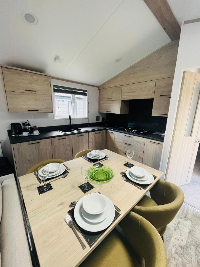 Fir Tree Lodge With Hot Tub York Exterior foto