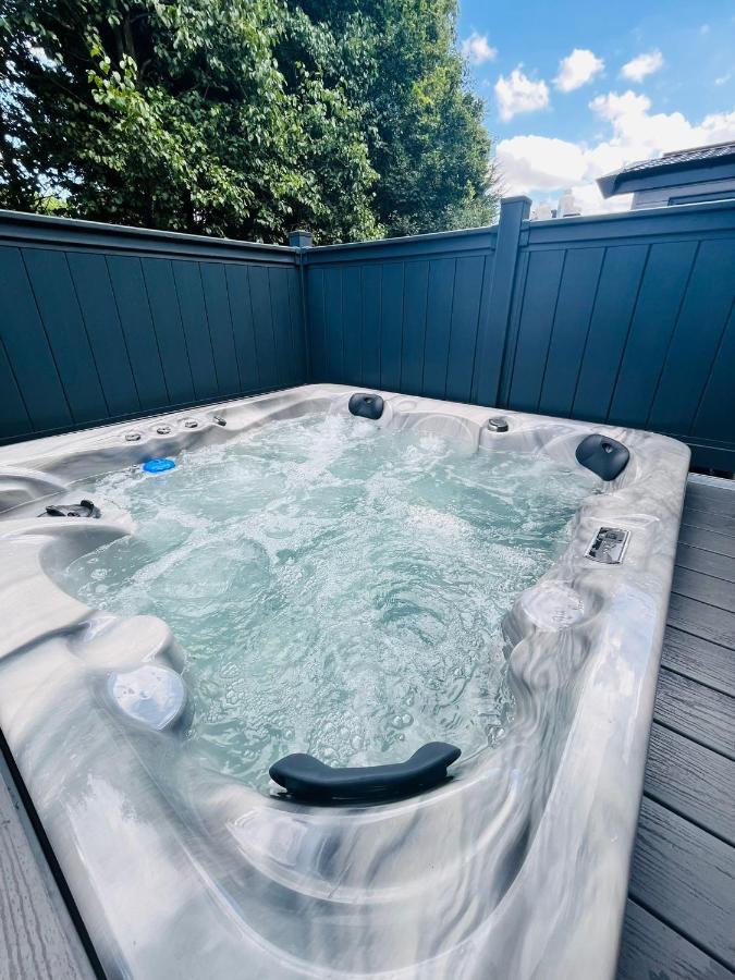 Fir Tree Lodge With Hot Tub York Exterior foto
